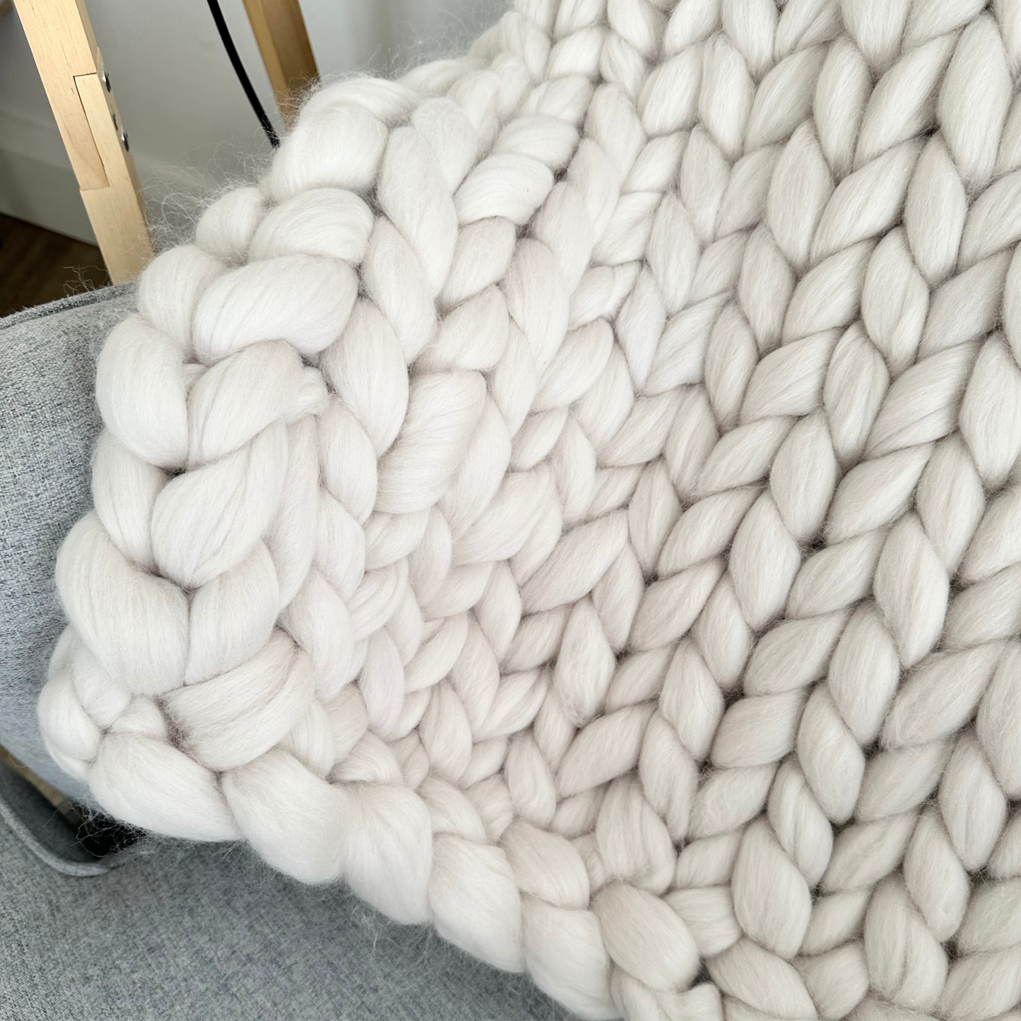 Merino Wool Super Chunky Knit Blanket Throw - MULLBERRY
